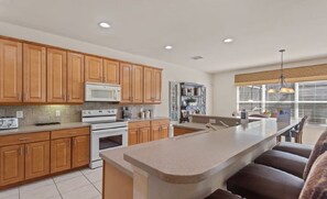Private kitchen - Ws192tl Watersong 5 Bed Pool Home 5 Bedroom Home (Davenport)