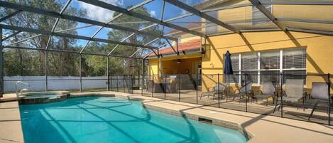 House, 5 Bedrooms | Pool