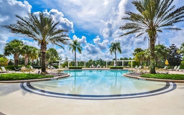 A heated pool - Ws192tl Watersong 5 Bed Pool Home 5 Bedroom Home (Davenport)