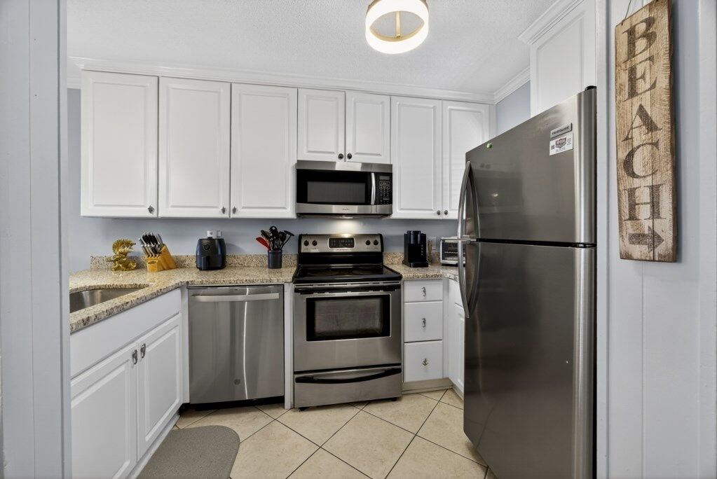 Condo, 2 Bedrooms | Private kitchen