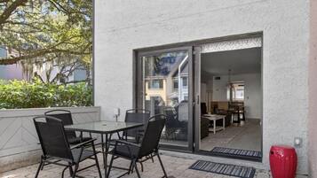 House, 2 Bedrooms | Outdoor dining