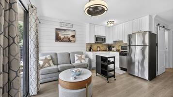 Condo, 1 Bedroom | Private kitchen