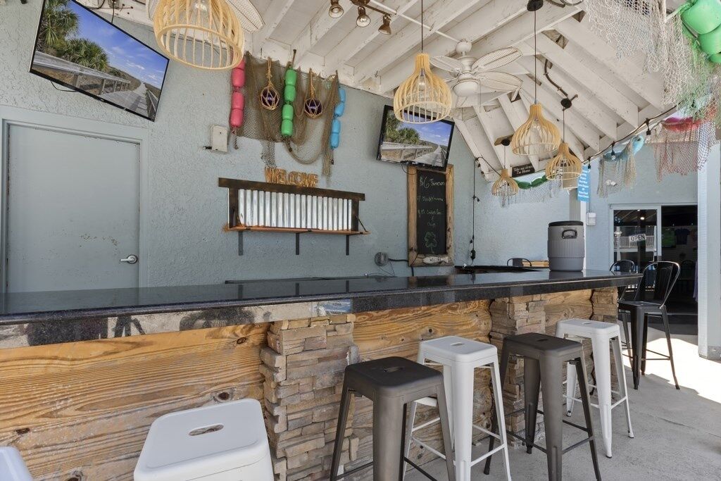 Condo, 2 Bedrooms | Bar (on property)