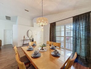 Dining - Incredible 4 Bed Pool/spa Home, Minutes To Disney 4 Bedroom Villa (Kissimmee)