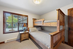 Room - Trapper's Landing 20 4 Bedroom Townhouse (Sun Peaks)