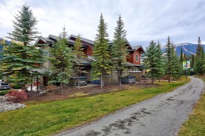 Exterior - Trapper's Landing 20 4 Bedroom Townhouse (Sun Peaks)