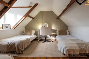 Iron/ironing board, free WiFi - Beautiful 2BD Cottage in Nailsworth (Nailsworth)