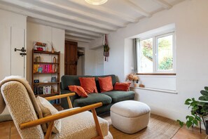 Flat-screen TV - Beautiful 2BD Cottage in Nailsworth (Nailsworth)