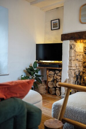 Flat-screen TV - Beautiful 2BD Cottage in Nailsworth (Nailsworth)
