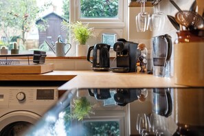 Private kitchen - Beautiful 2BD Cottage in Nailsworth (Nailsworth)