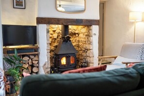 Flat-screen TV - Beautiful 2BD Cottage in Nailsworth (Nailsworth)