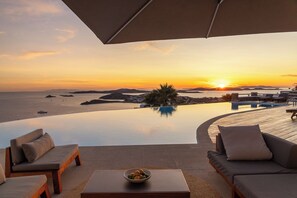 Pool - Lux 9-bdrm professionally managed villa in Mykonos,private pool & sea views (Mikonos)