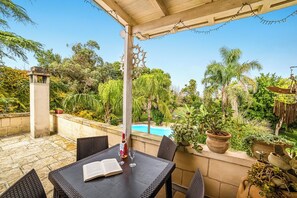 Apartamento estándar, varias habitaciones (Penthouse Civico 32 Countryside&Pool) | Restaurante al aire libre