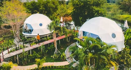 Starry Glamping Domes with Deck & Netbed