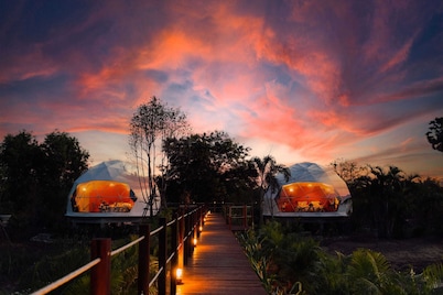 Starry Glamping Domes with Deck & Netbed
