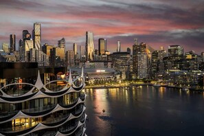 Exterior - 2BR Docklands DreamView: Waterfront, Pool & Parking (Docklands)