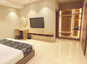 皇家双人房 | 特色家居、办公桌、笔记本电脑工作区、免费 WiFi