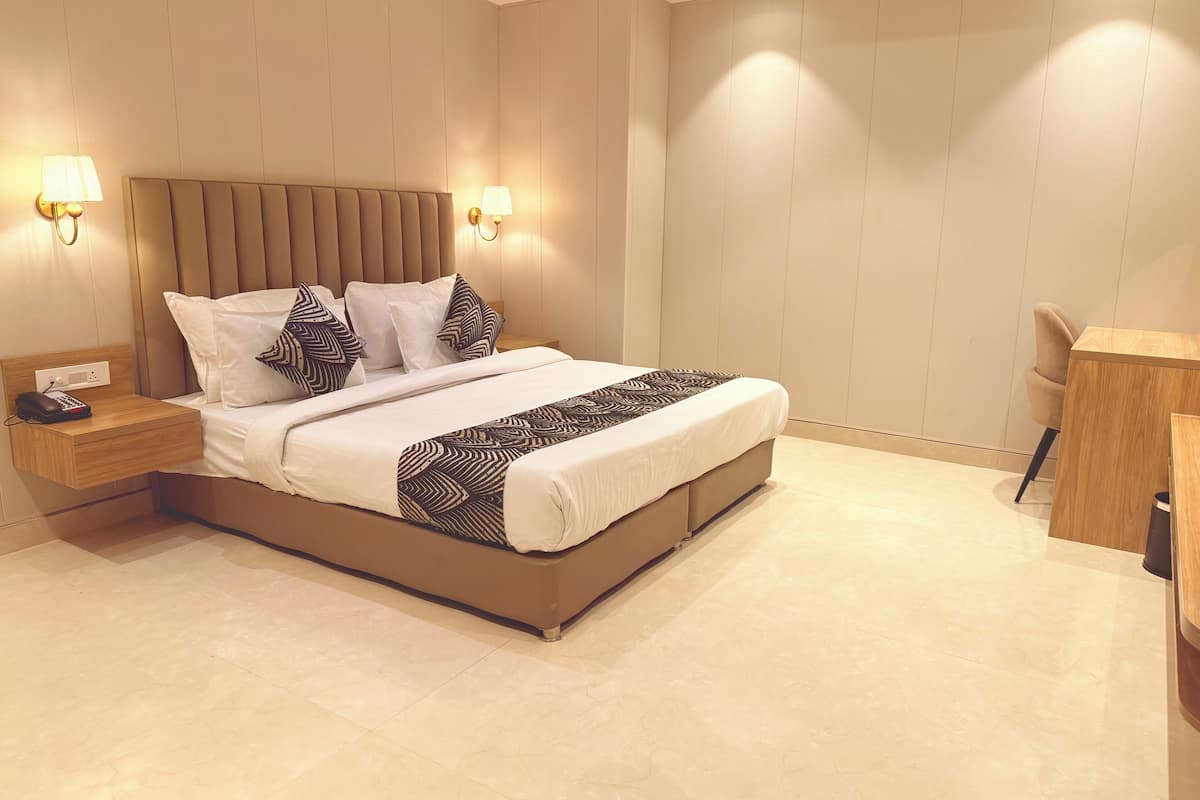 Royal Double Room | Desk, laptop workspace, WiFi (free), individually furnished