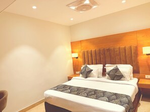 华丽双人房 | 特色家居、办公桌、笔记本电脑工作区、免费 WiFi