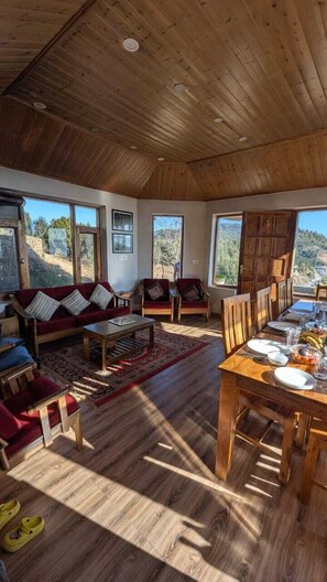 Restaurant - The Peak-Mystic Wilderness (Shimla)