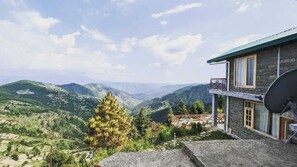 Front of property - The Peak-Mystic Wilderness (Shimla)