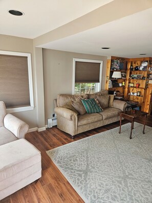 Smart TV, books, stereo