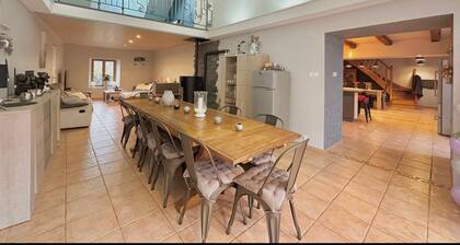 Atypical enitre house with character, large volumes, tastefully decorated