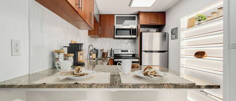 Microonde, forno, piano cottura, lavastoviglie