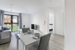 Interior - Perfect 1-bedroom apartment in serene Derby for a relaxing stay (Derby)