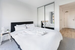 Iron/ironing board, WiFi, bed sheets - Perfect 1-bedroom apartment in serene Derby for a relaxing stay (Derby)