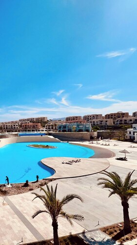 Modern 3BR Escape Panoramic Lagoon & Sea Views