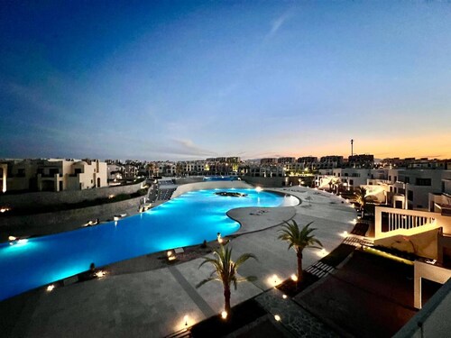 Modern 3BR Escape Panoramic Lagoon & Sea Views