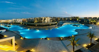 Modern 3BR Escape Panoramic Lagoon & Sea Views