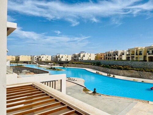 Modern 3BR Escape Panoramic Lagoon & Sea Views