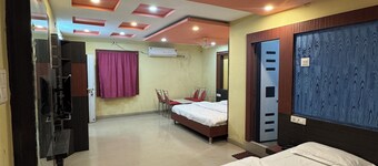 Hotel Asha Pride
