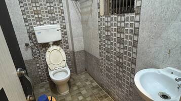 Royal-Suite | Badezimmer | Dusche, Handtücher