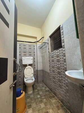 Standard Room | Bathroom - Hotel Asha Pride (Chatrapur)