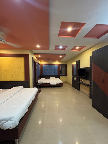 Hotel Asha Pride