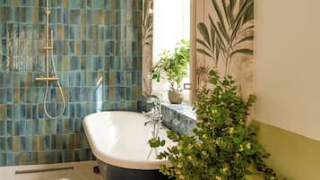 Chambre Double Deluxe | Salle de bain | Chaussons