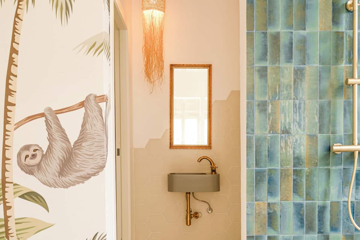 Deluxe Double Room | Bathroom | Slippers