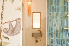 Deluxe Double Room | Bathroom | Slippers