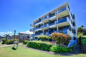 Exterior - Salt & Sand – Ocean Views & Prime Location (Sunshine Coast)