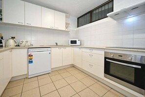 Fridge, microwave, oven, stovetop - Salt & Sand – Ocean Views & Prime Location (Sunshine Coast)