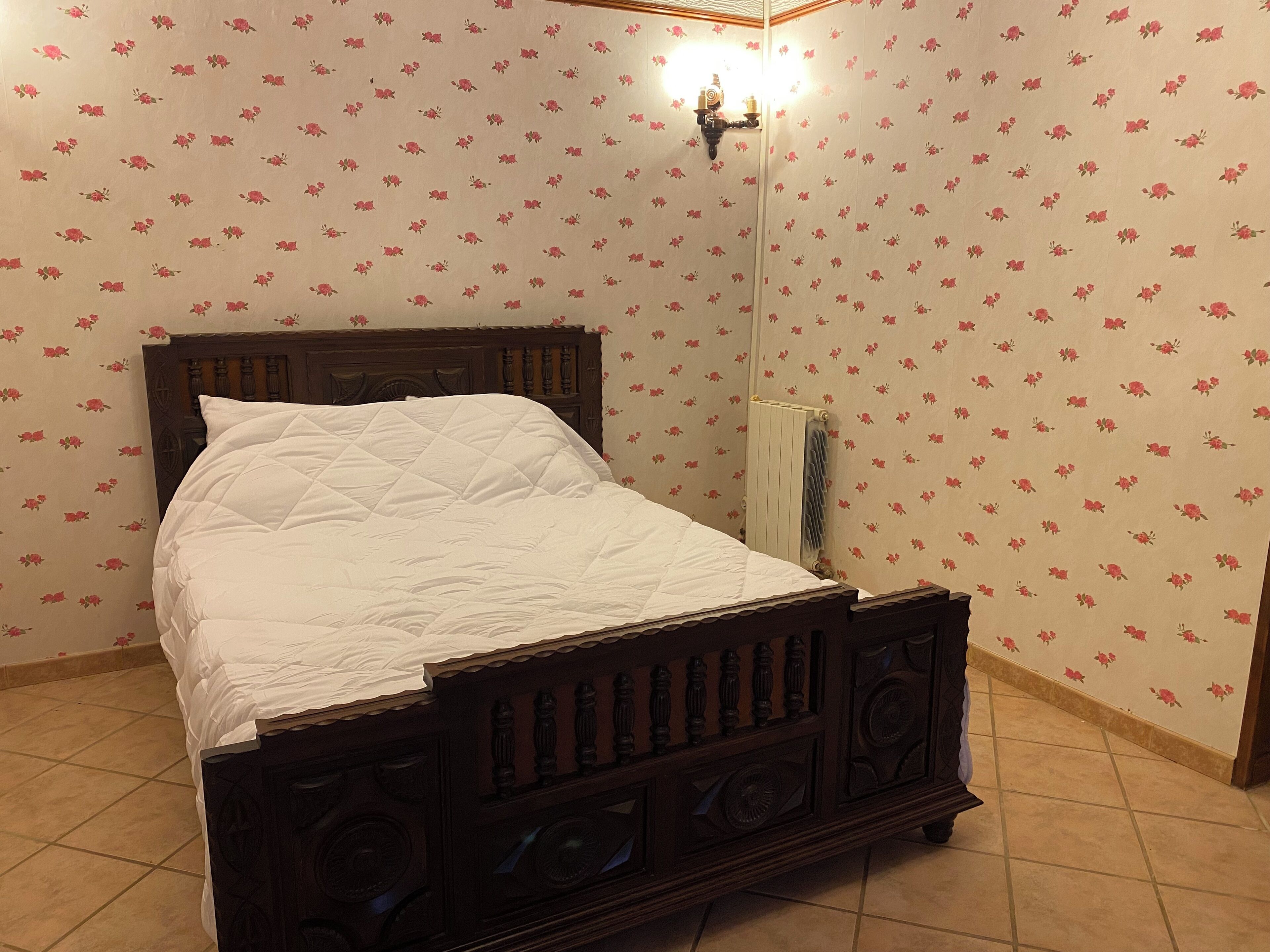 Fer et planche à repasser, draps fournis