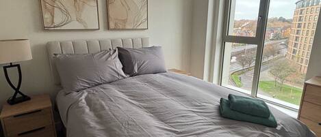 Desk, WiFi, bed sheets