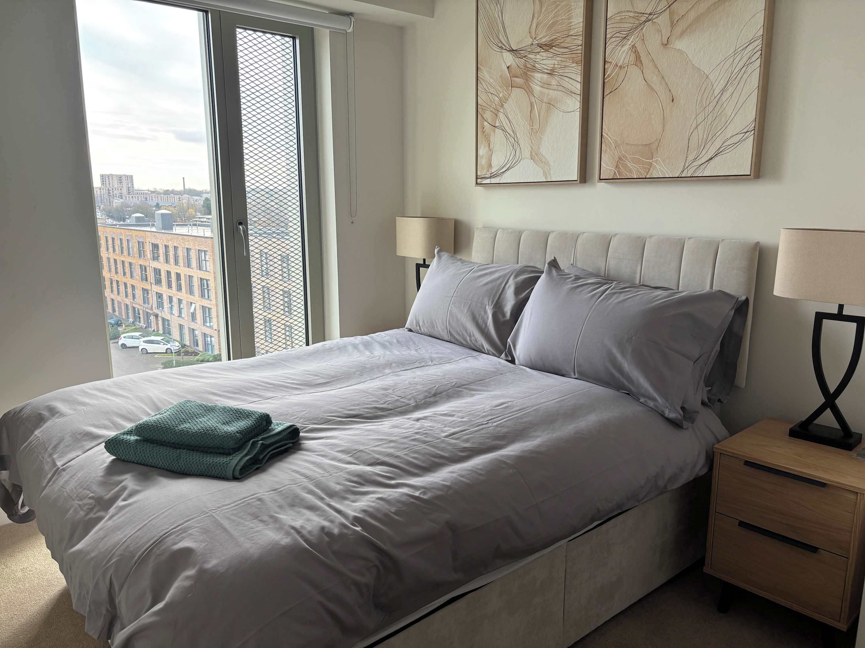 Desk, WiFi, bed sheets