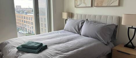 Desk, WiFi, bed sheets