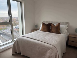 1 bedroom, desk, WiFi, bed sheets