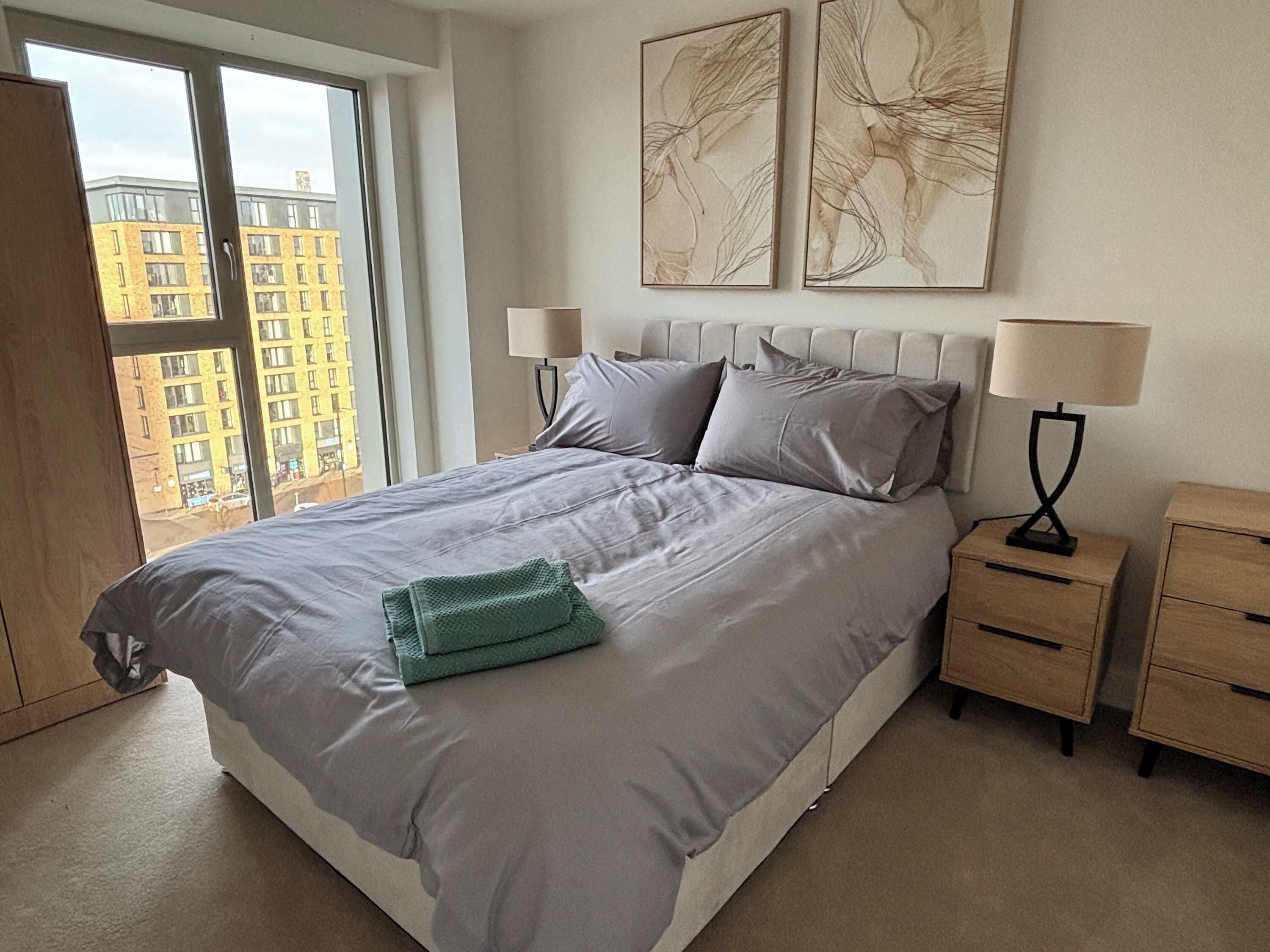 Skrivebord, strykejern/-brett, wi-fi og sengetøy