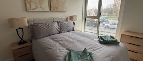 Desk, WiFi, bed sheets